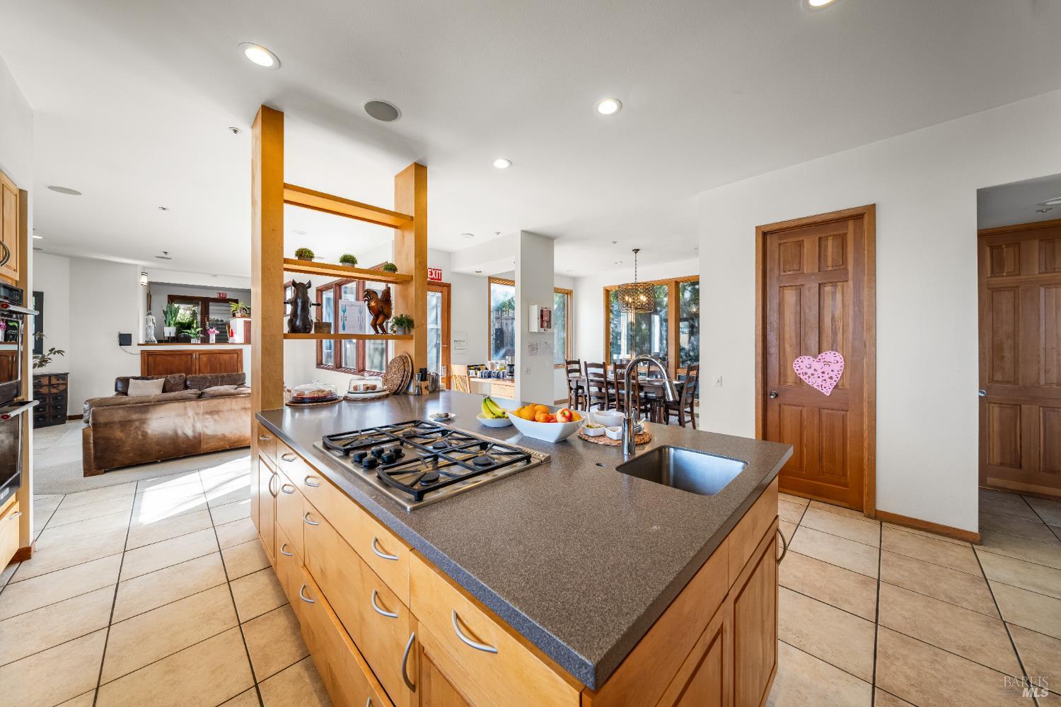 Detail Gallery Image 26 of 45 For 8 Circle Rd, San Rafael,  CA 94903 - 10 Beds | 6/1 Baths