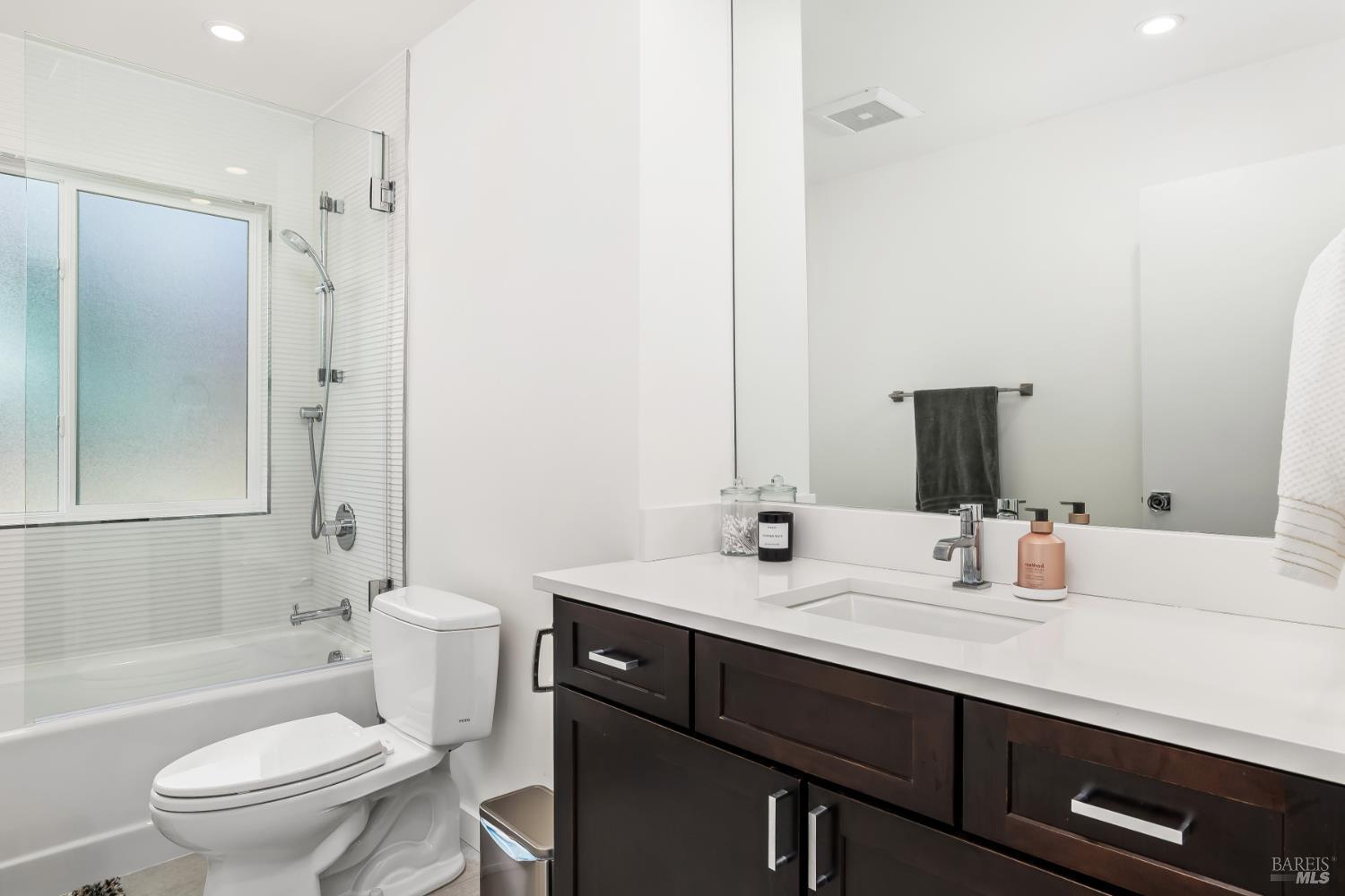 Detail Gallery Image 16 of 20 For 281 San Carlos Way, Novato,  CA 94945 - 3 Beds | 2 Baths