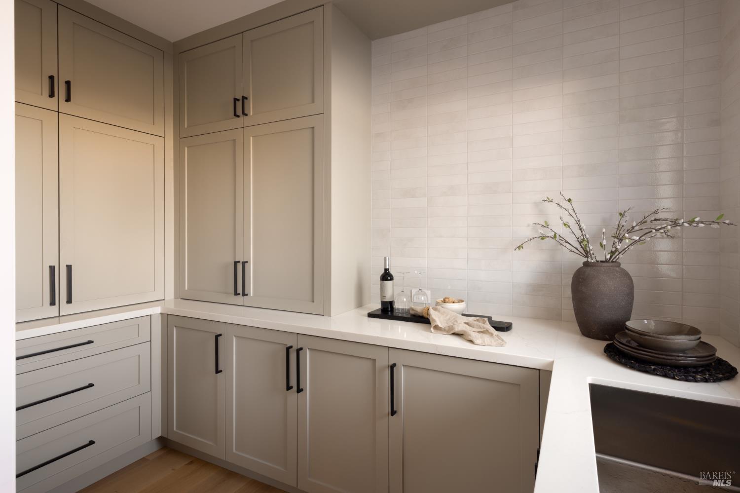 Detail Gallery Image 15 of 53 For 114 Jamaica St, Tiburon,  CA 94920 - 4 Beds | 4/1 Baths