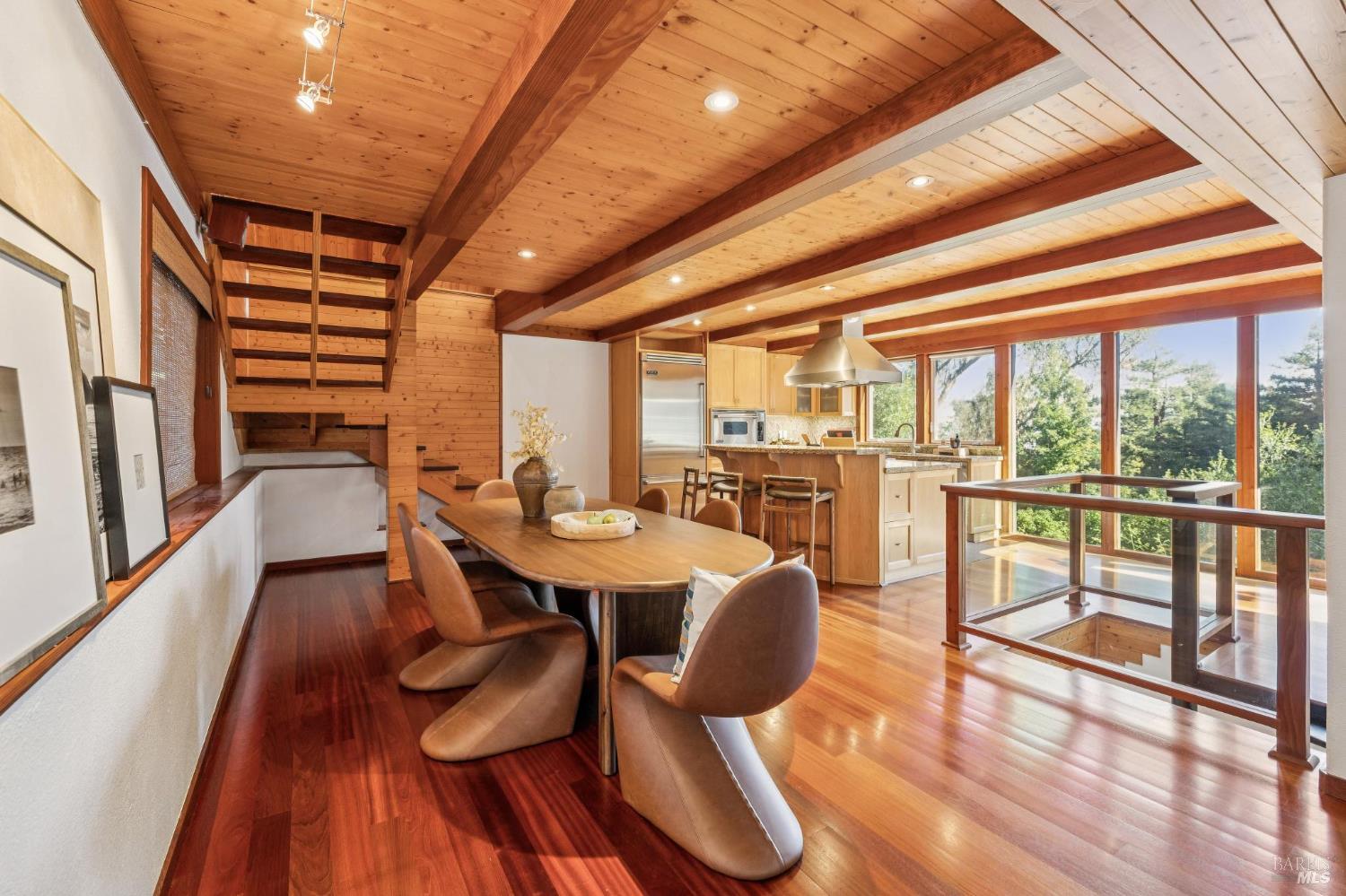 Detail Gallery Image 12 of 41 For 40 Mountain Ln, Mill Valley,  CA 94941 - 3 Beds | 2/1 Baths