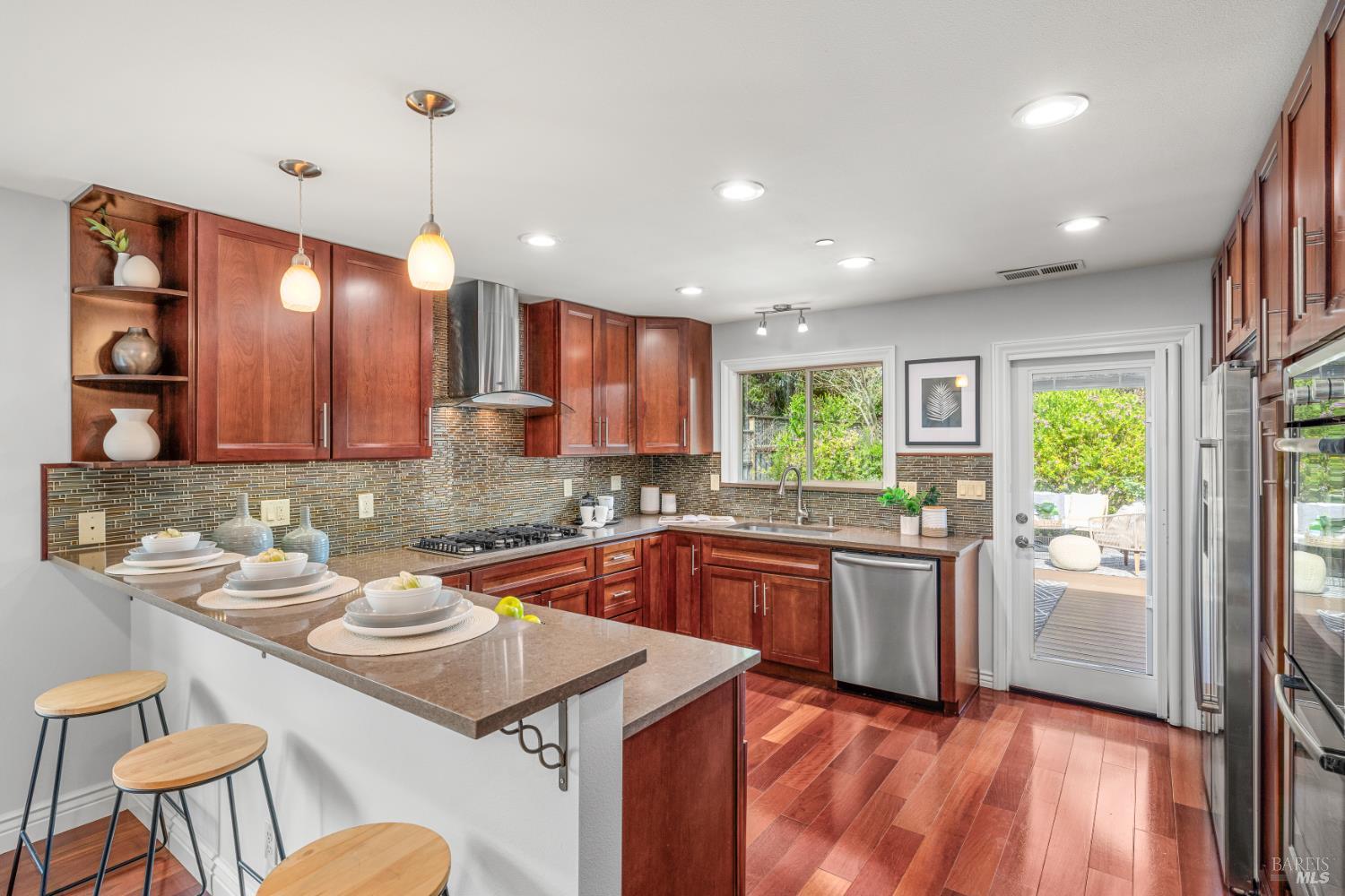 Detail Gallery Image 12 of 37 For 16 Washington Ave, San Rafael,  CA 94903 - 4 Beds | 2 Baths