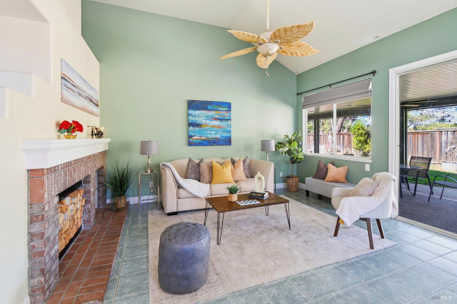 Detail Gallery Image 11 of 51 For 2707 Tuckaway Ct, Fairfield,  CA 94534 - 5 Beds | 3 Baths