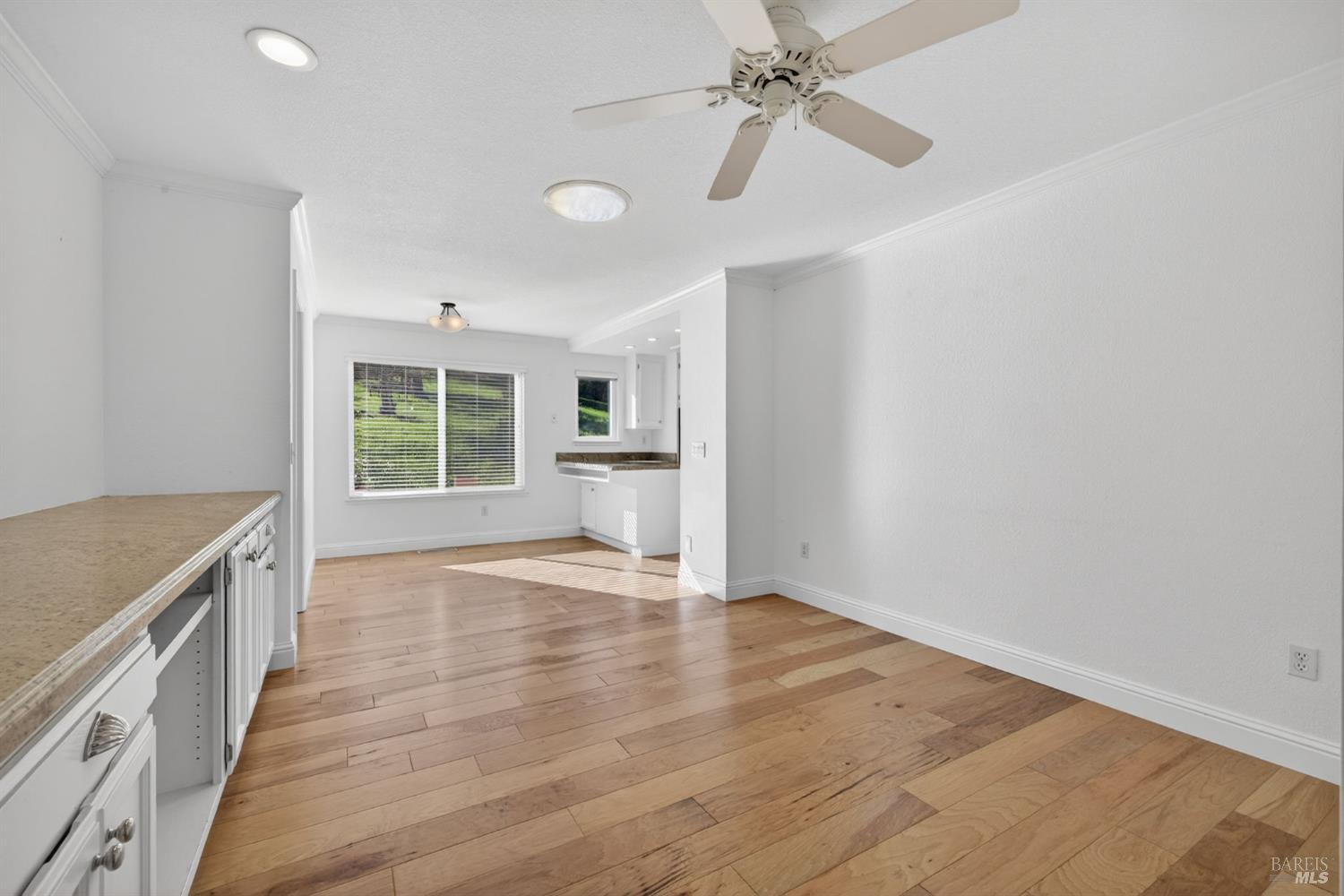 Detail Gallery Image 15 of 61 For 405 Crestridge Pl, Santa Rosa,  CA 95409 - 3 Beds | 2/1 Baths