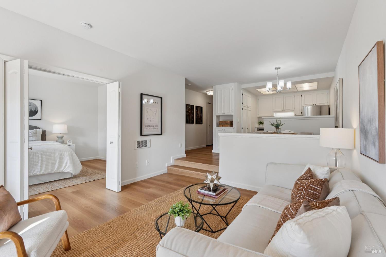 Detail Gallery Image 10 of 24 For 574 Seaver Dr, Mill Valley,  CA 94941 - 1 Beds | 1 Baths