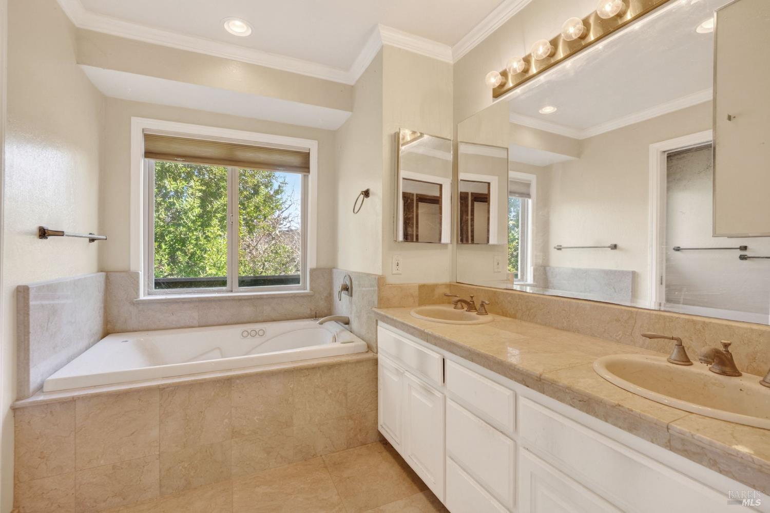 Detail Gallery Image 21 of 85 For 170 Irwin St, San Rafael,  CA 94901 - 3 Beds | 2 Baths