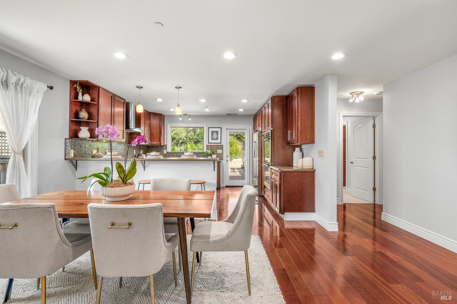 Detail Gallery Image 8 of 37 For 16 Washington Ave, San Rafael,  CA 94903 - 4 Beds | 2 Baths