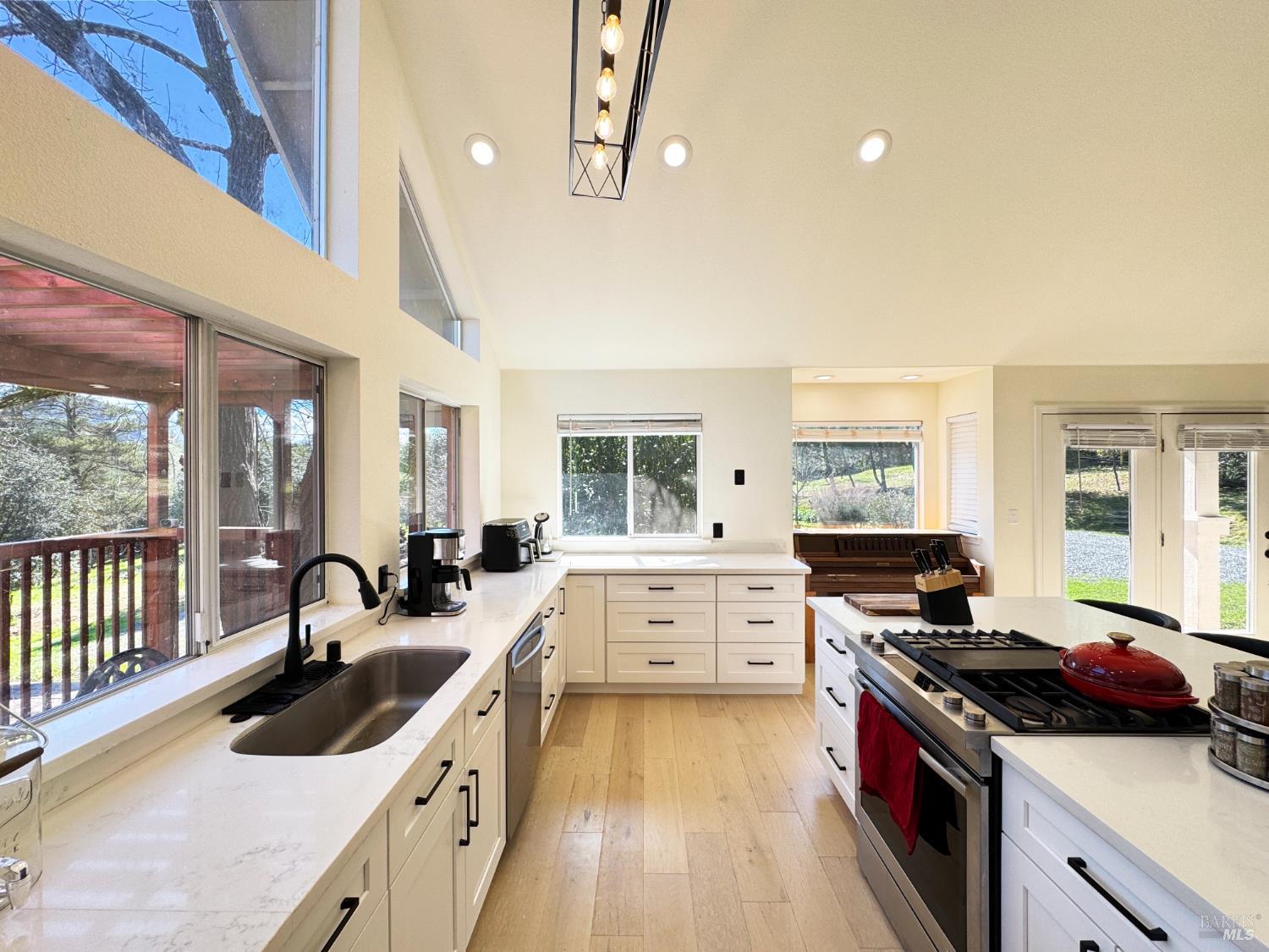 Detail Gallery Image 7 of 70 For 14605 Tomki Rd, Redwood Valley,  CA 95470 - 3 Beds | 2 Baths