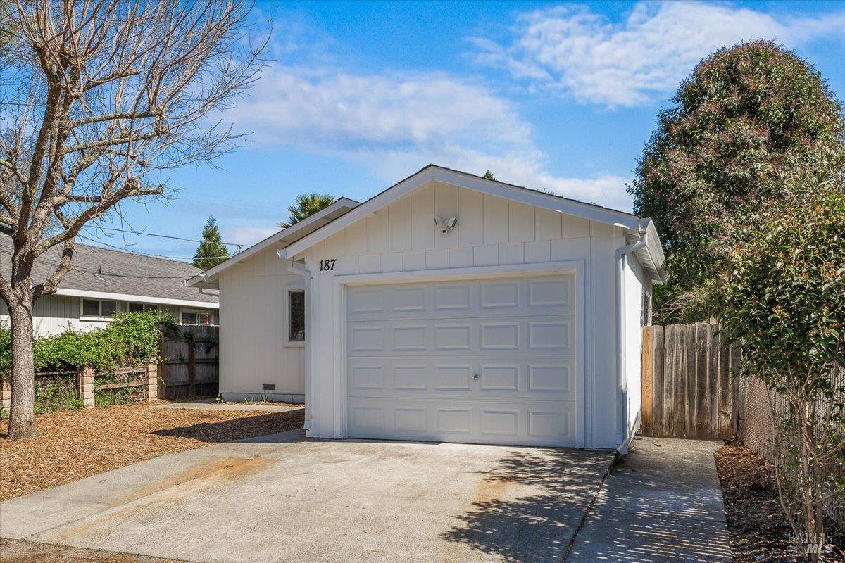 Detail Gallery Image 3 of 26 For 187 Pine Ave, Sonoma,  CA 95476 - 3 Beds | 1 Baths