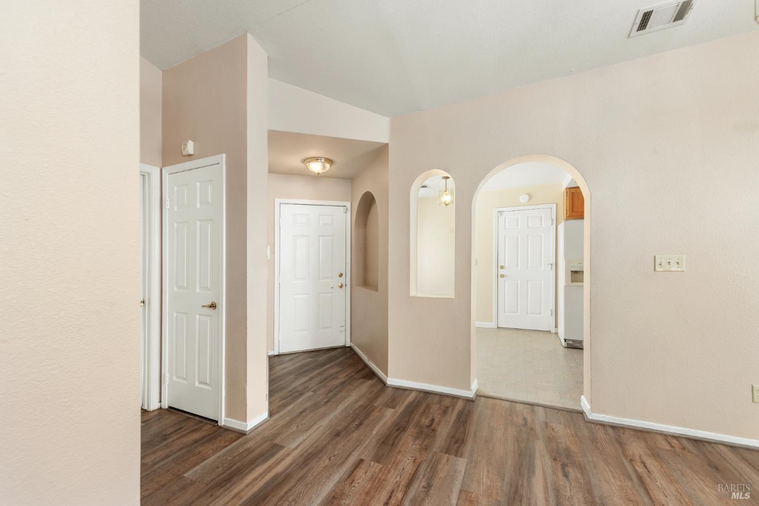 Detail Gallery Image 11 of 32 For 944 Bauman Ct, Suisun City,  CA 94585 - 3 Beds | 2 Baths