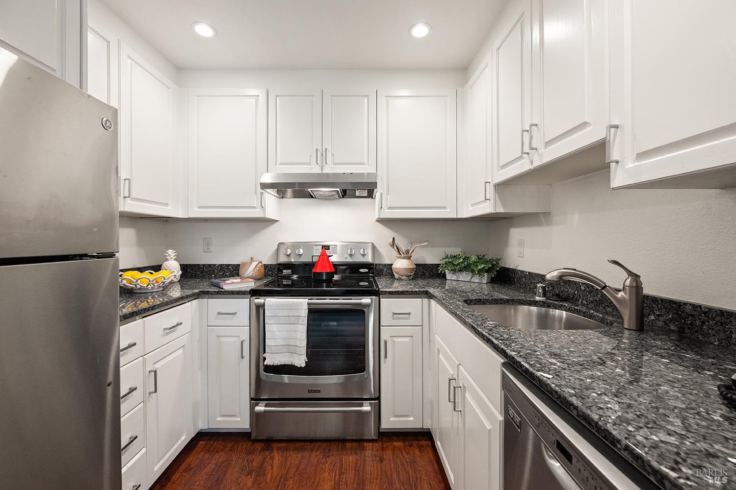 Detail Gallery Image 8 of 34 For 100 Thorndale Dr #353,  San Rafael,  CA 94903 - 1 Beds | 1/1 Baths