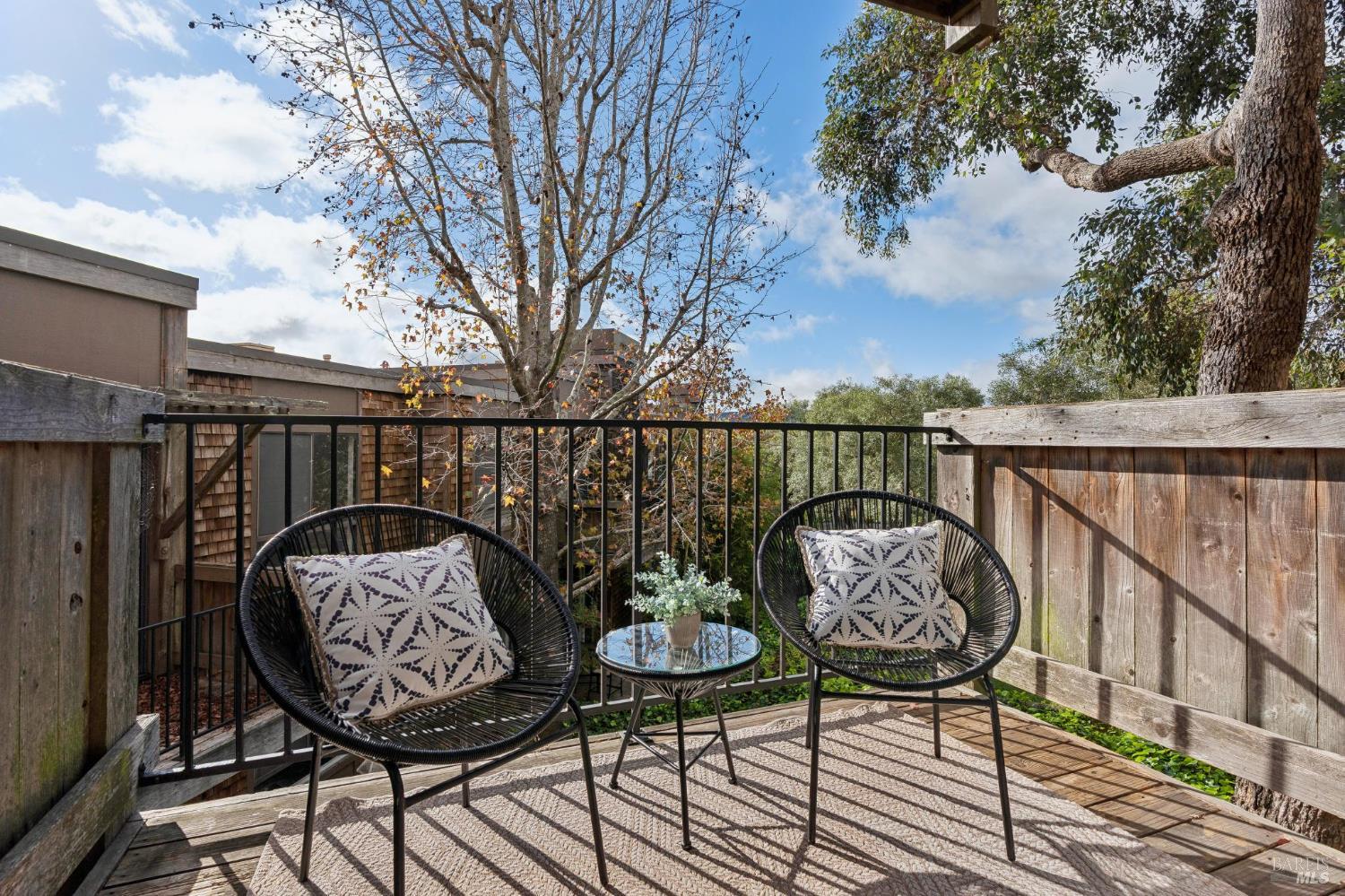 Detail Gallery Image 18 of 24 For 574 Seaver Dr, Mill Valley,  CA 94941 - 1 Beds | 1 Baths