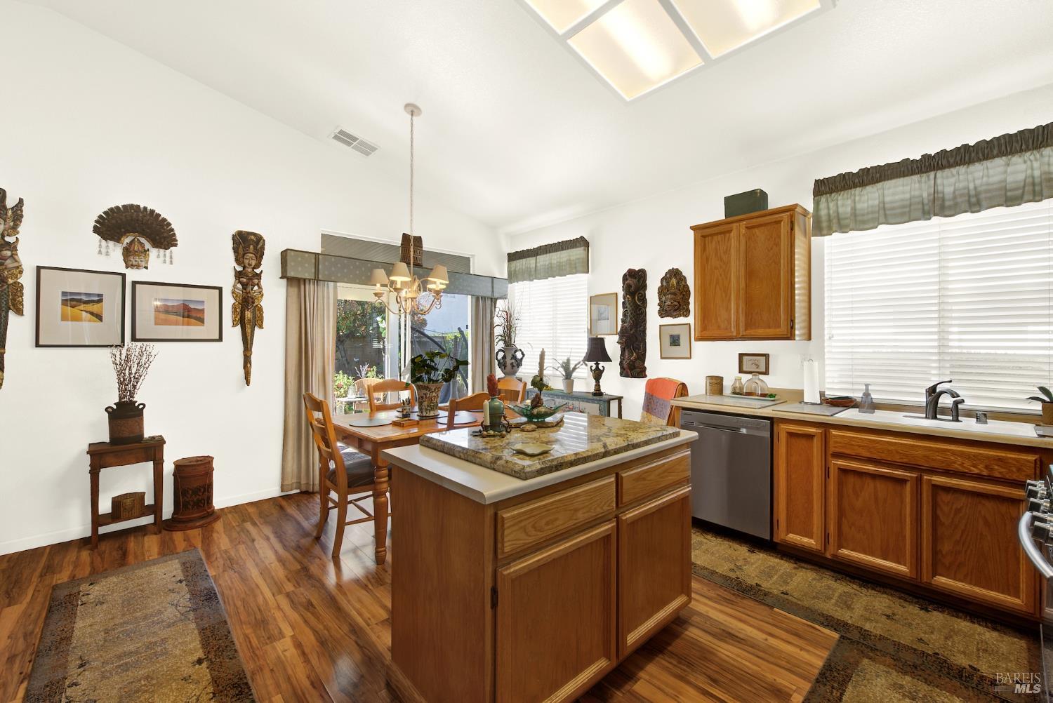 Detail Gallery Image 11 of 42 For 313 Trellis Ln, Vacaville,  CA 95687 - 2 Beds | 2 Baths