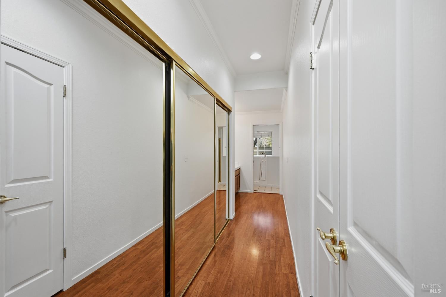 Detail Gallery Image 14 of 31 For 1005 Se Woodlake Dr, Santa Rosa,  CA 95405 - 3 Beds | 2/1 Baths