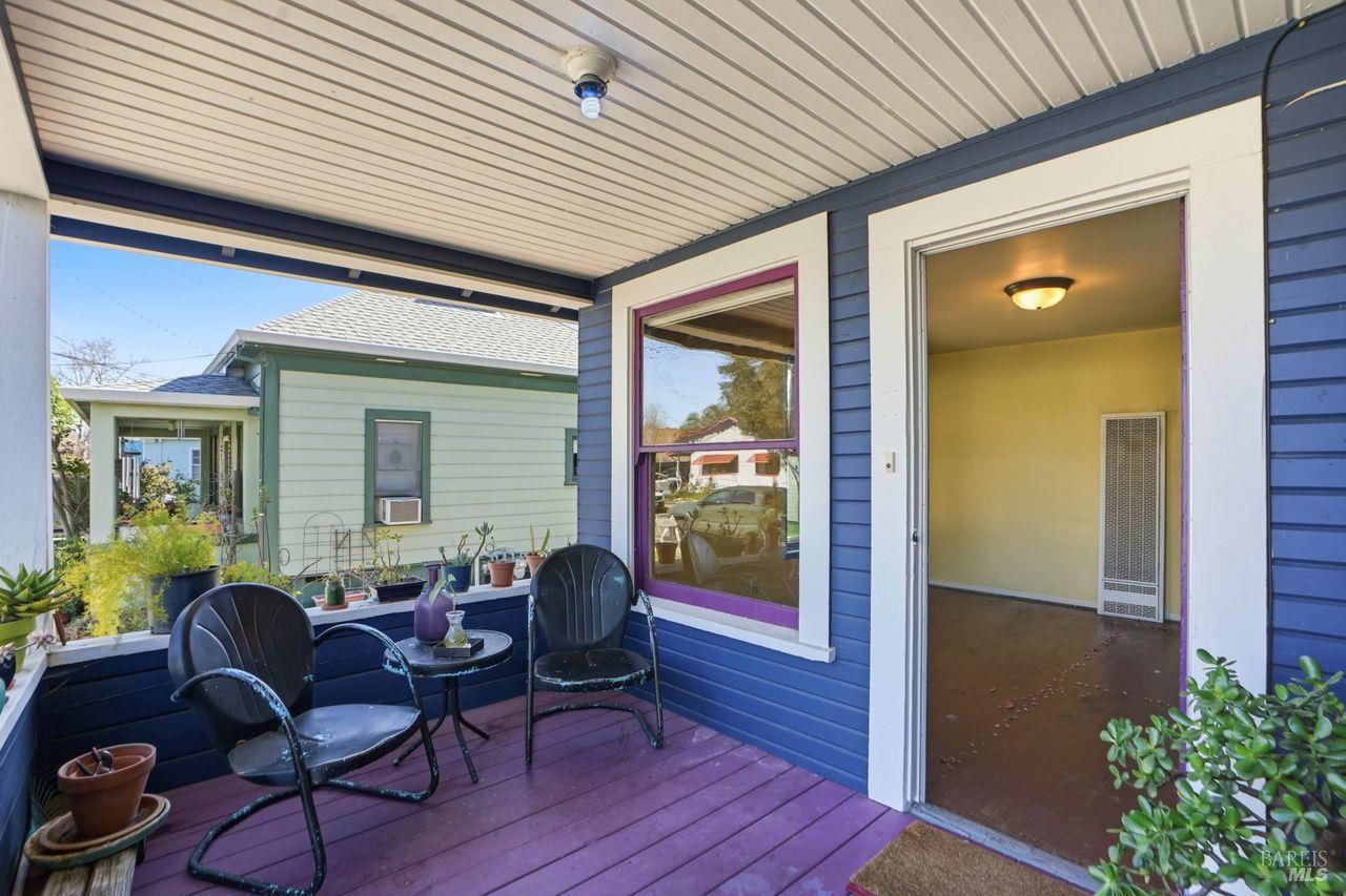 Detail Gallery Image 6 of 6 For 1010 Bush St, Santa Rosa,  CA 95404 - 3 Beds | 2 Baths