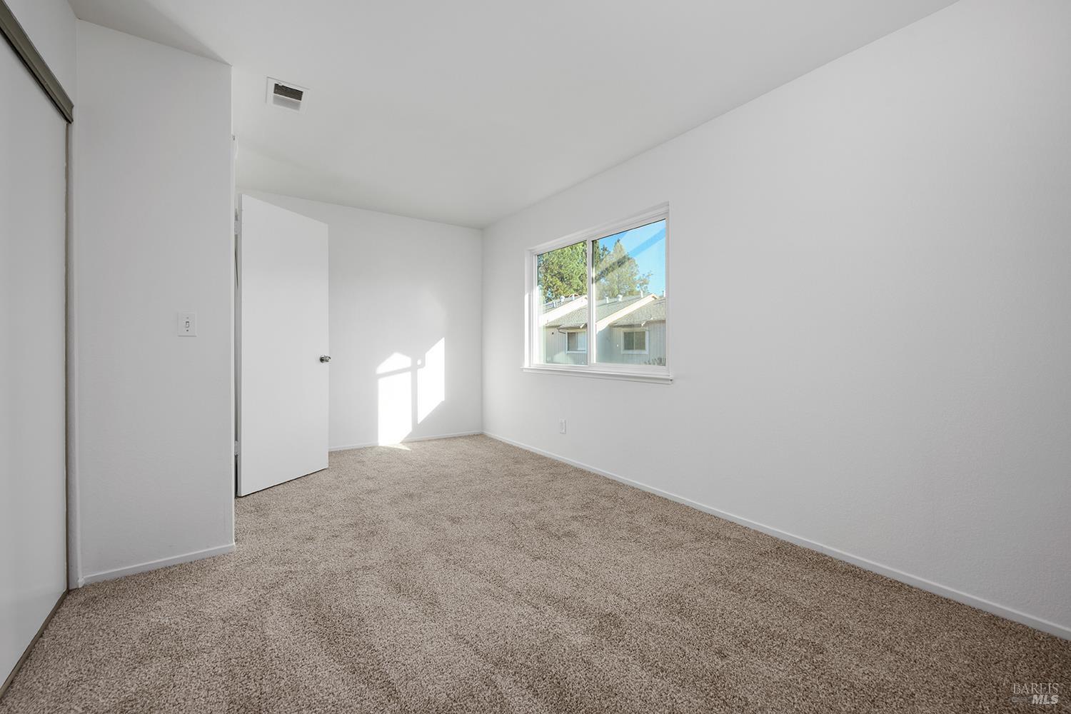 Detail Gallery Image 19 of 23 For 31 Front St #E,  Healdsburg,  CA 95448 - 3 Beds | 1/1 Baths
