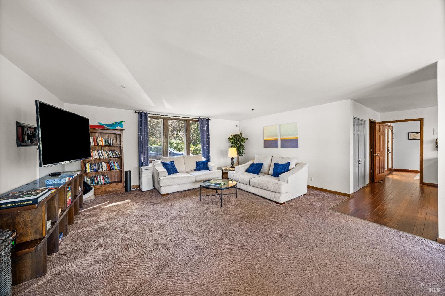 Detail Gallery Image 19 of 45 For 8 Circle Rd, San Rafael,  CA 94903 - 10 Beds | 6/1 Baths