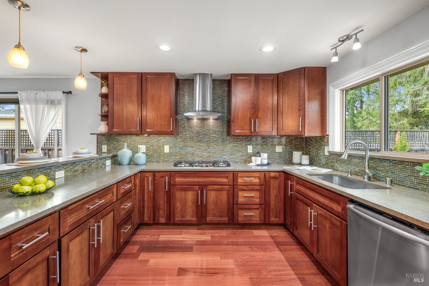 Detail Gallery Image 13 of 37 For 16 Washington Ave, San Rafael,  CA 94903 - 4 Beds | 2 Baths