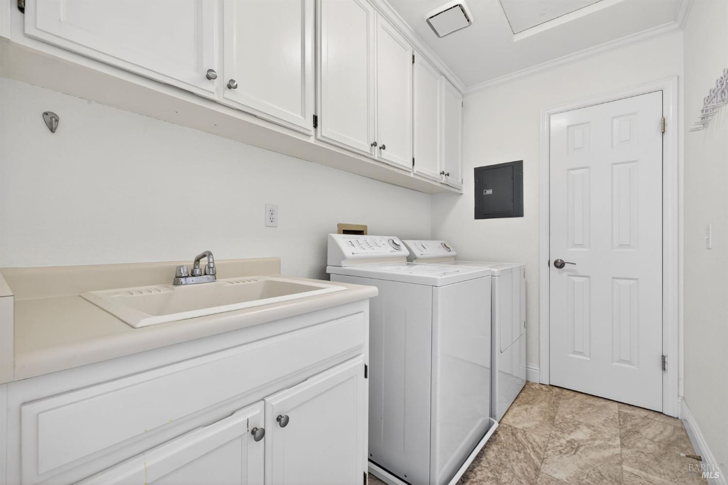 Detail Gallery Image 23 of 61 For 405 Crestridge Pl, Santa Rosa,  CA 95409 - 3 Beds | 2/1 Baths