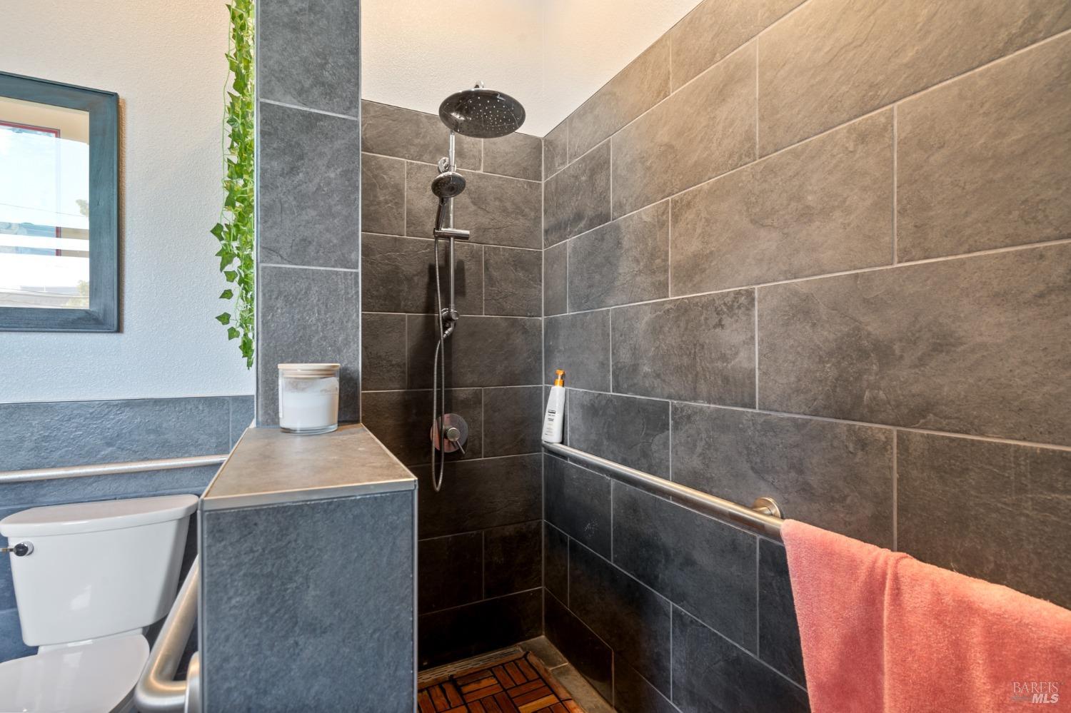 Detail Gallery Image 19 of 73 For 106 W J St, Benicia,  CA 94510 - – Beds | – Baths