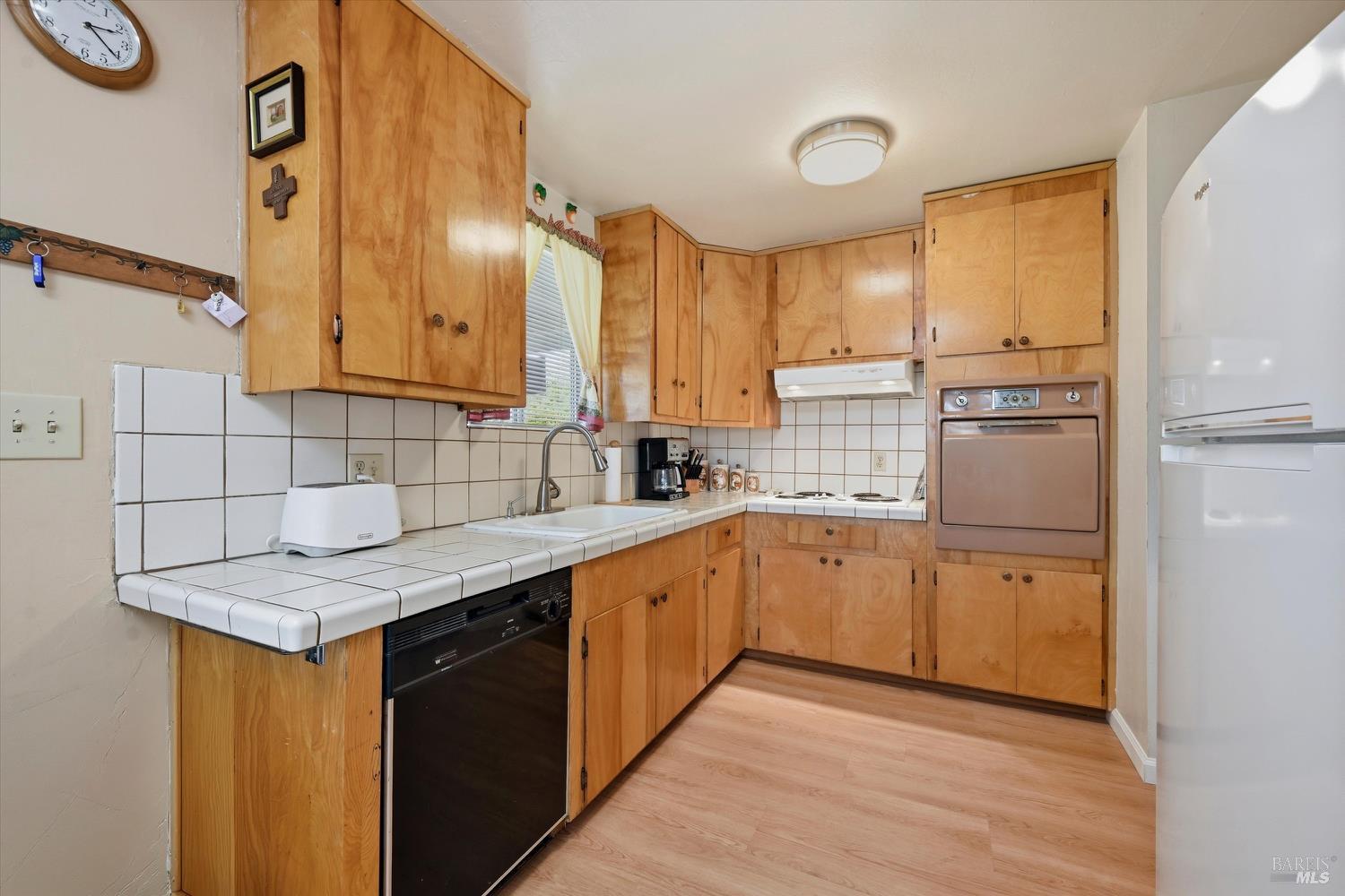 Detail Gallery Image 15 of 35 For 16625 Pinecrest Ct, Hidden Valley Lake,  CA 95467 - 2 Beds | 3 Baths