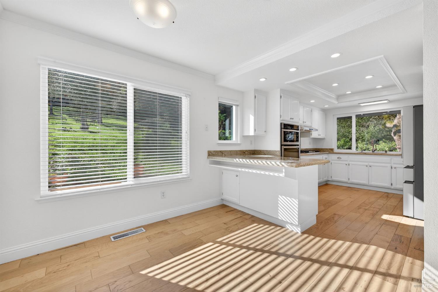 Detail Gallery Image 17 of 61 For 405 Crestridge Pl, Santa Rosa,  CA 95409 - 3 Beds | 2/1 Baths