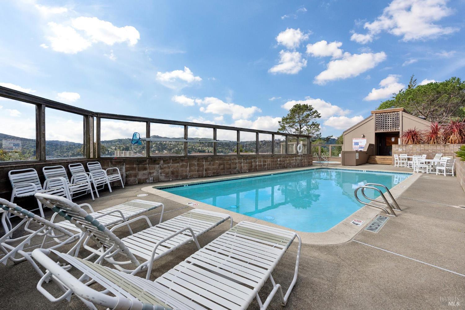 Detail Gallery Image 21 of 24 For 574 Seaver Dr, Mill Valley,  CA 94941 - 1 Beds | 1 Baths