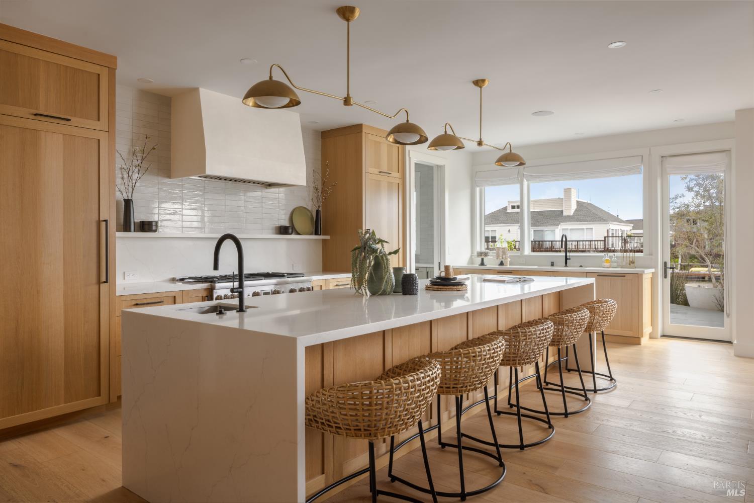 Detail Gallery Image 13 of 53 For 114 Jamaica St, Tiburon,  CA 94920 - 4 Beds | 4/1 Baths