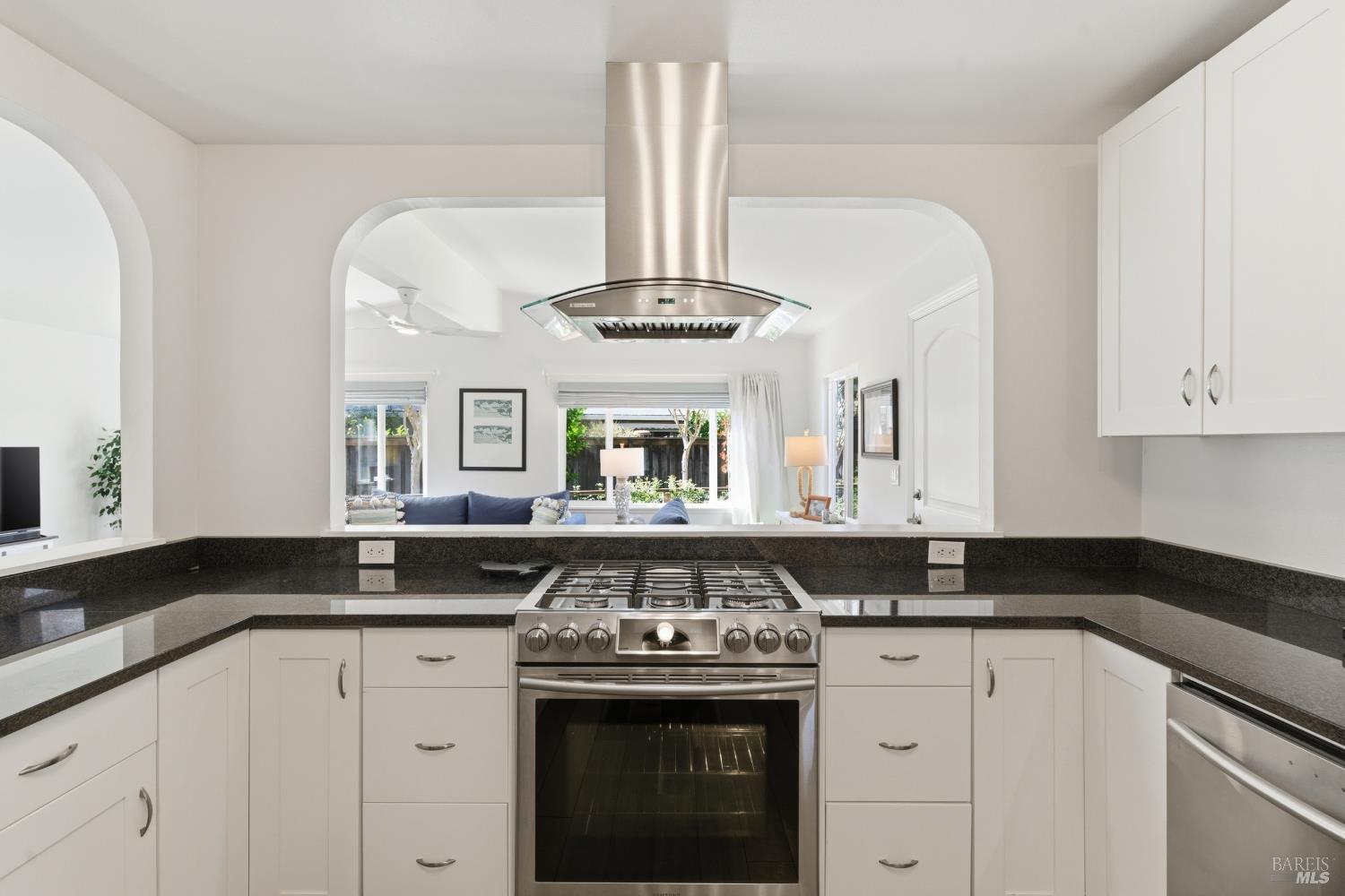 Detail Gallery Image 7 of 31 For 14 San Lucas Ct, Saint Helena,  CA 94574 - 2 Beds | 2 Baths