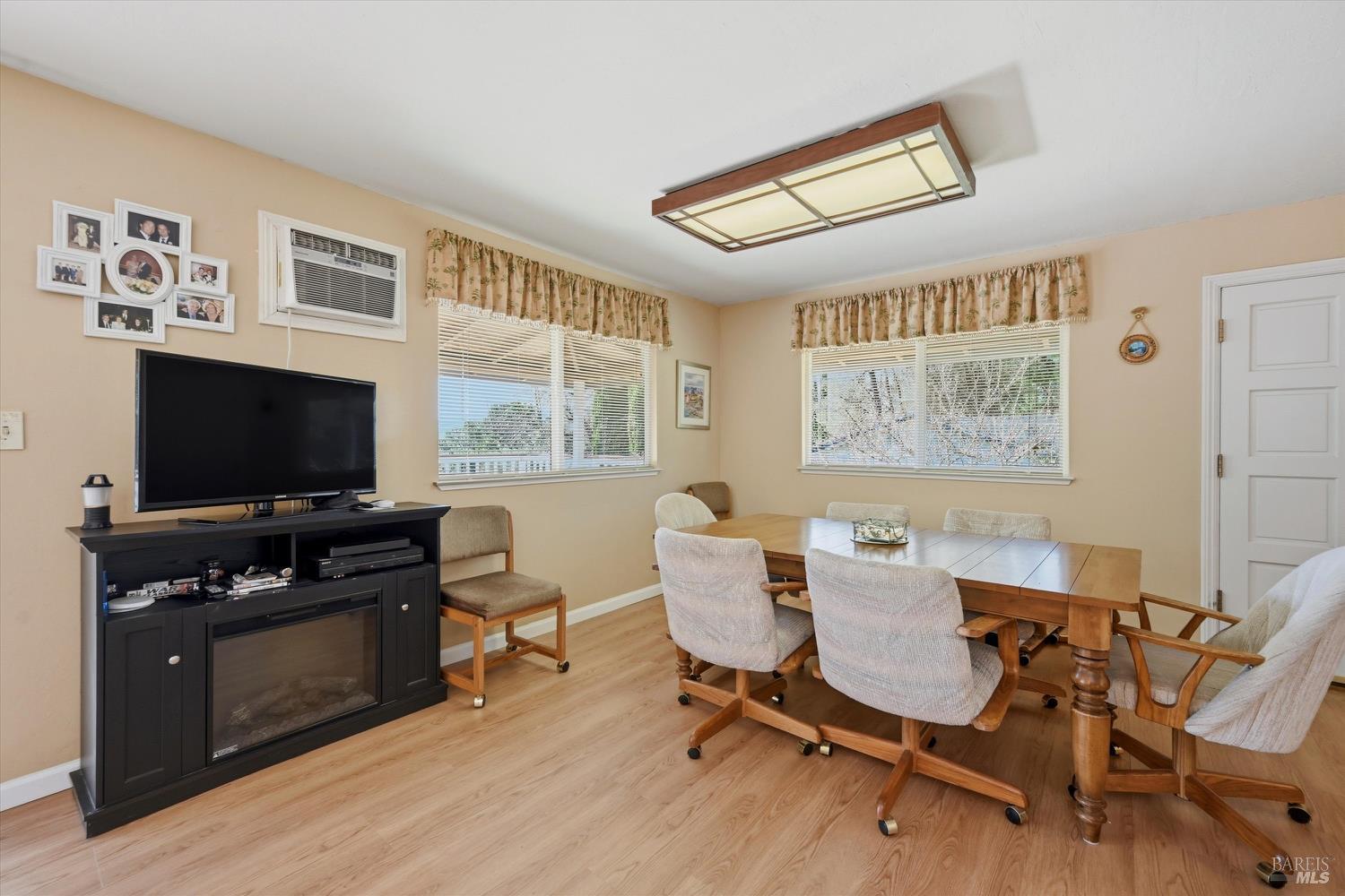 Detail Gallery Image 13 of 35 For 16625 Pinecrest Ct, Hidden Valley Lake,  CA 95467 - 2 Beds | 3 Baths