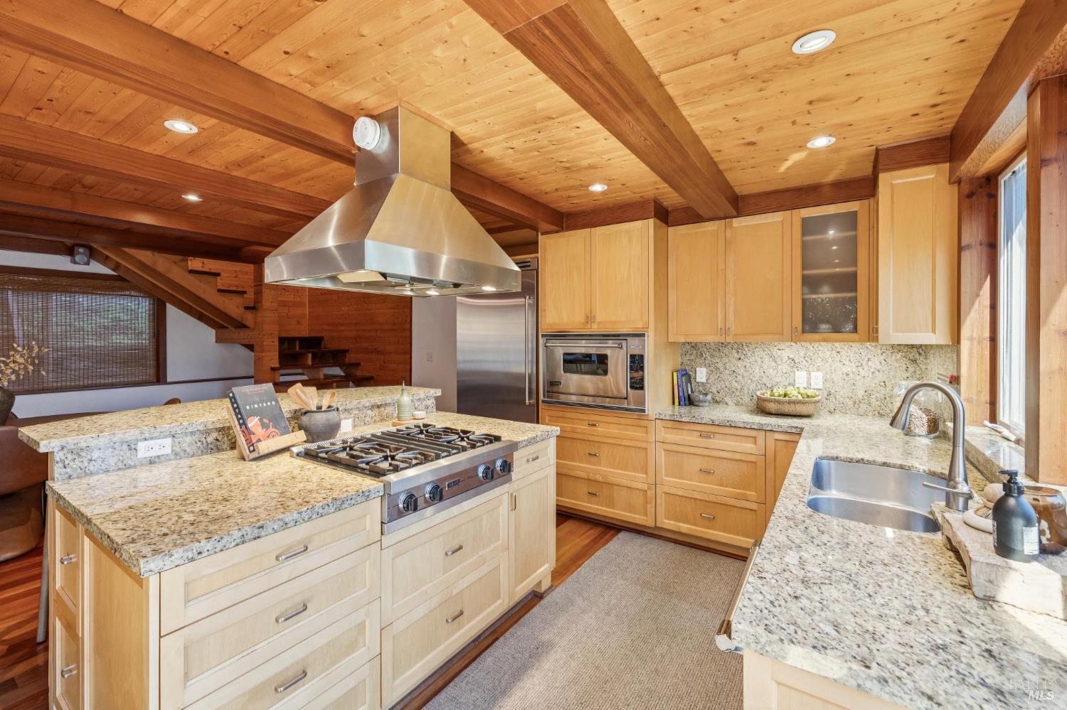 Detail Gallery Image 14 of 41 For 40 Mountain Ln, Mill Valley,  CA 94941 - 3 Beds | 2/1 Baths