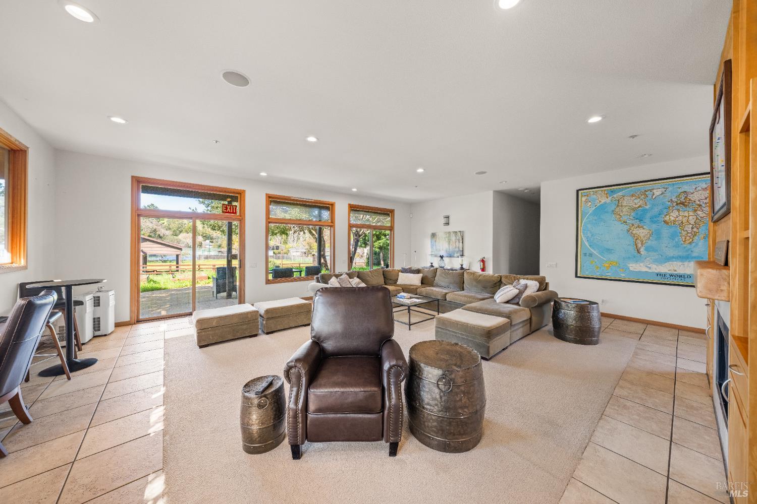 Detail Gallery Image 35 of 45 For 8 Circle Rd, San Rafael,  CA 94903 - 10 Beds | 6/1 Baths