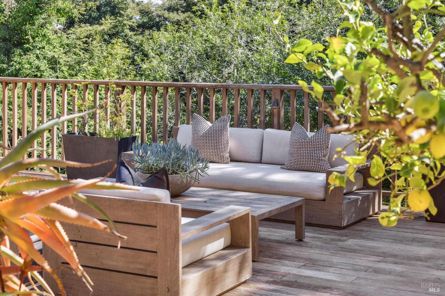 Detail Gallery Image 34 of 41 For 40 Mountain Ln, Mill Valley,  CA 94941 - 3 Beds | 2/1 Baths