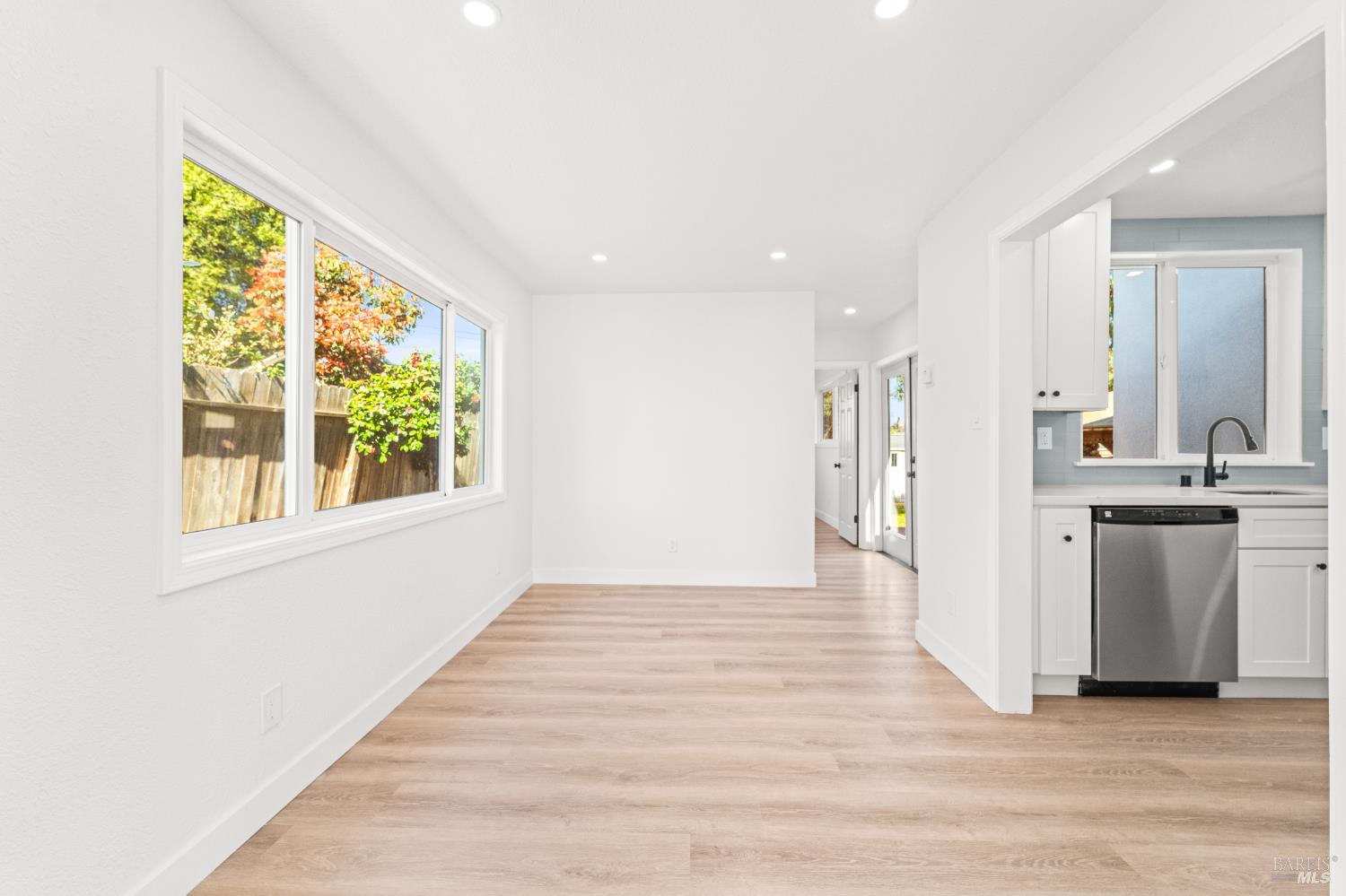 Detail Gallery Image 7 of 42 For 208 Del Mar Ave, Vallejo,  CA 94589 - 3 Beds | 2 Baths