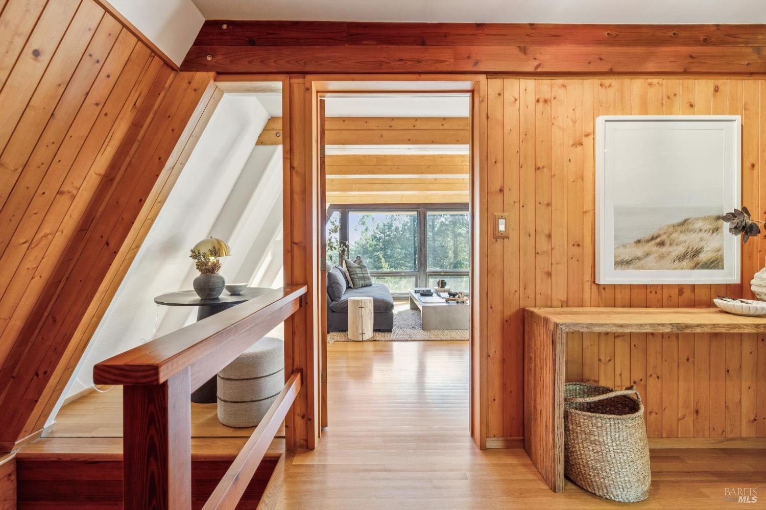 Detail Gallery Image 2 of 41 For 40 Mountain Ln, Mill Valley,  CA 94941 - 3 Beds | 2/1 Baths