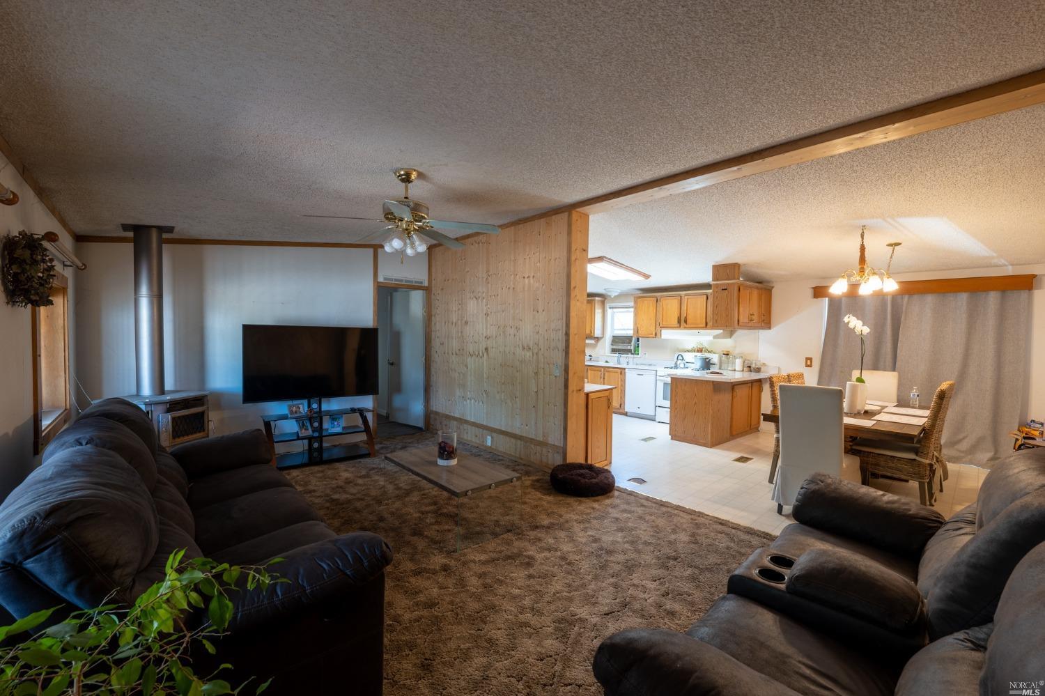 Detail Gallery Image 17 of 37 For 6750 Highway 20 Unkn, Ukiah,  CA 95482 - 4 Beds | 2 Baths