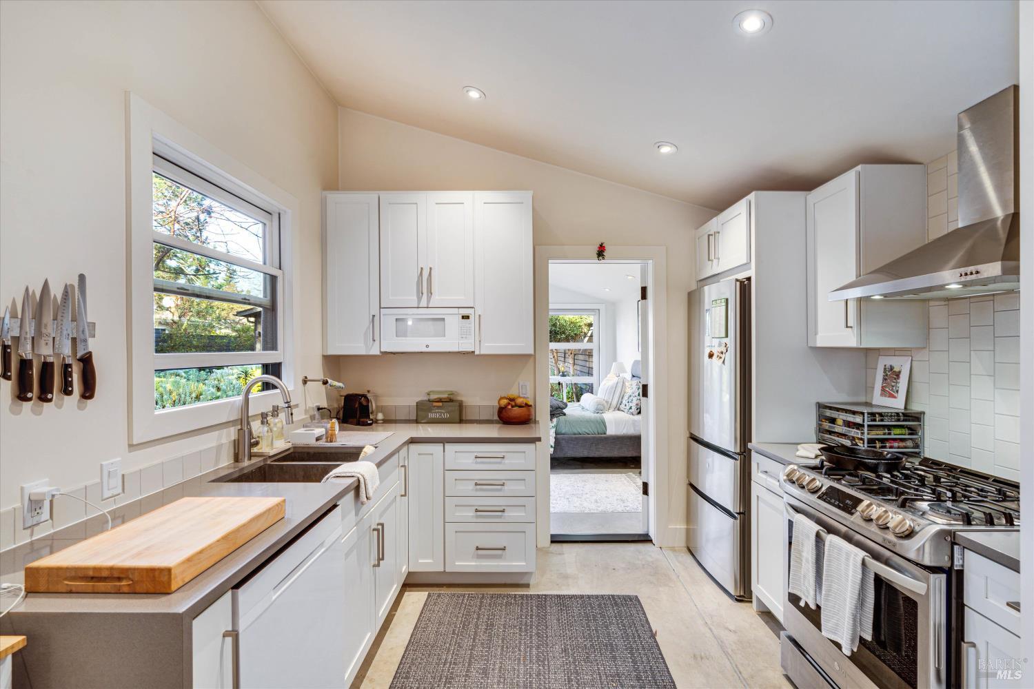 Detail Gallery Image 12 of 18 For 945 Brown St, Saint Helena,  CA 94574 - 3 Beds | 2 Baths