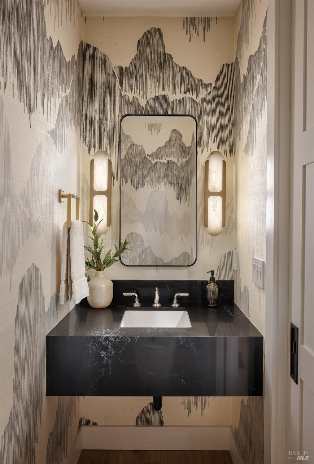 Detail Gallery Image 39 of 53 For 114 Jamaica St, Tiburon,  CA 94920 - 4 Beds | 4/1 Baths