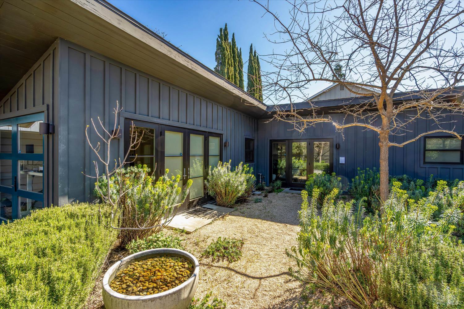 Detail Gallery Image 9 of 18 For 945 Brown St, Saint Helena,  CA 94574 - 3 Beds | 2 Baths