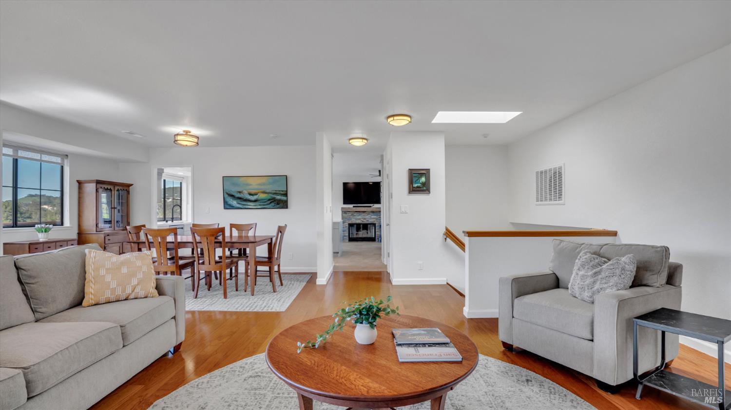 Detail Gallery Image 14 of 57 For 641 Lois Ln, El Sobrante,  CA 94803 - 4 Beds | 2/1 Baths