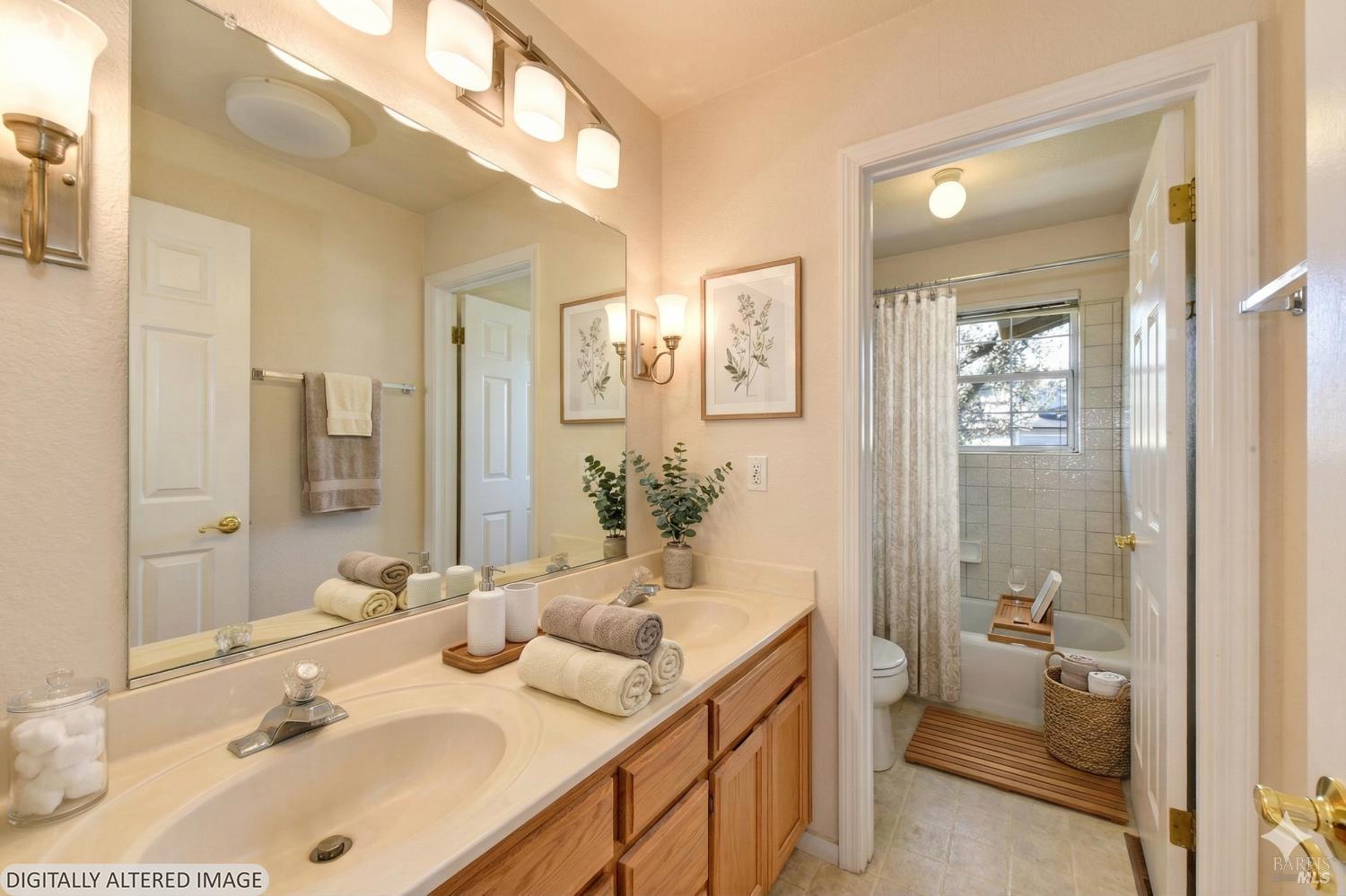 Detail Gallery Image 10 of 39 For 135 Fulton Pl, Windsor,  CA 95492 - 4 Beds | 3 Baths