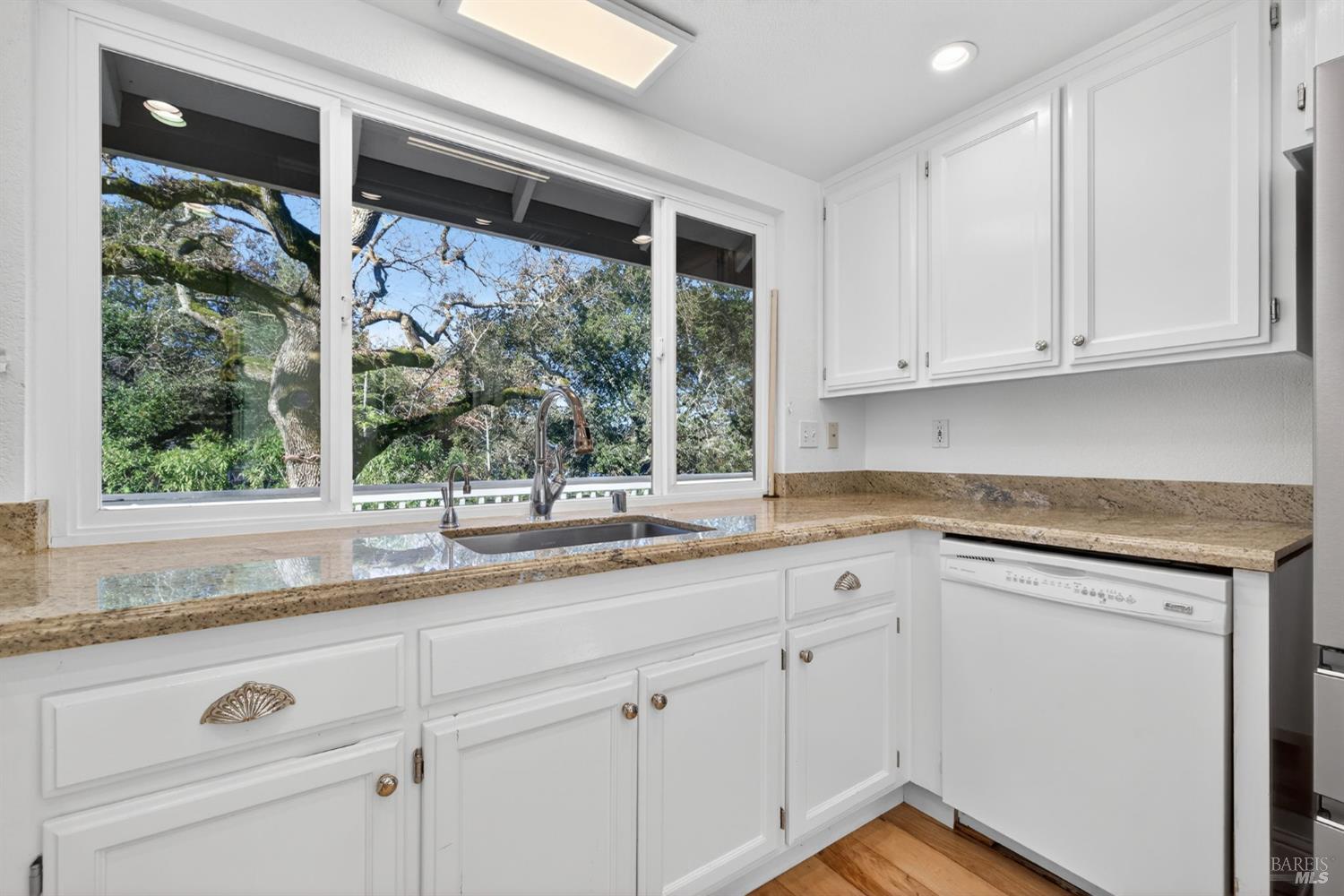 Detail Gallery Image 21 of 61 For 405 Crestridge Pl, Santa Rosa,  CA 95409 - 3 Beds | 2/1 Baths