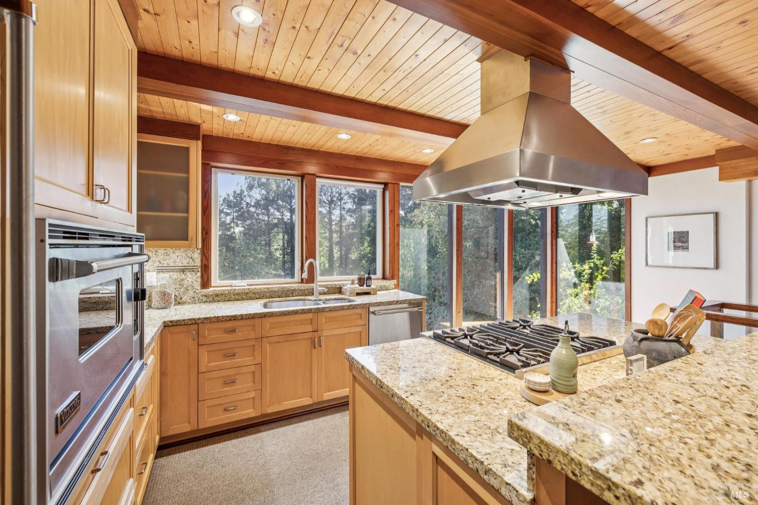 Detail Gallery Image 15 of 41 For 40 Mountain Ln, Mill Valley,  CA 94941 - 3 Beds | 2/1 Baths