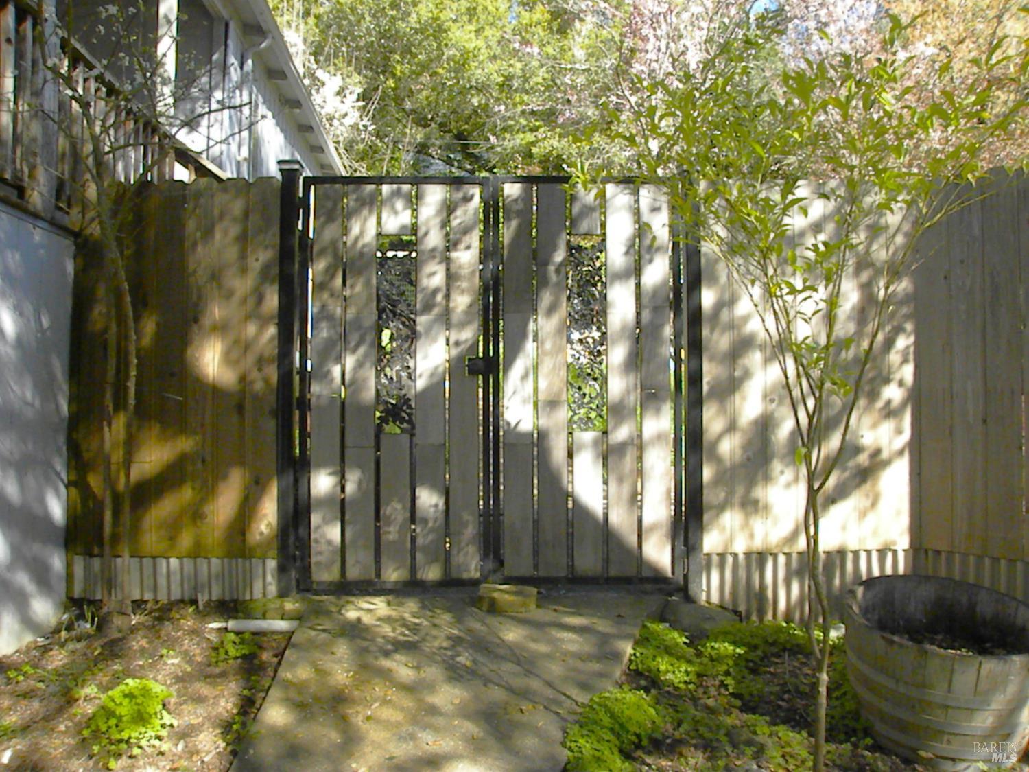 Detail Gallery Image 4 of 24 For 8260 Trenton Rd, Forestville,  CA 95436 - 3 Beds | 2 Baths