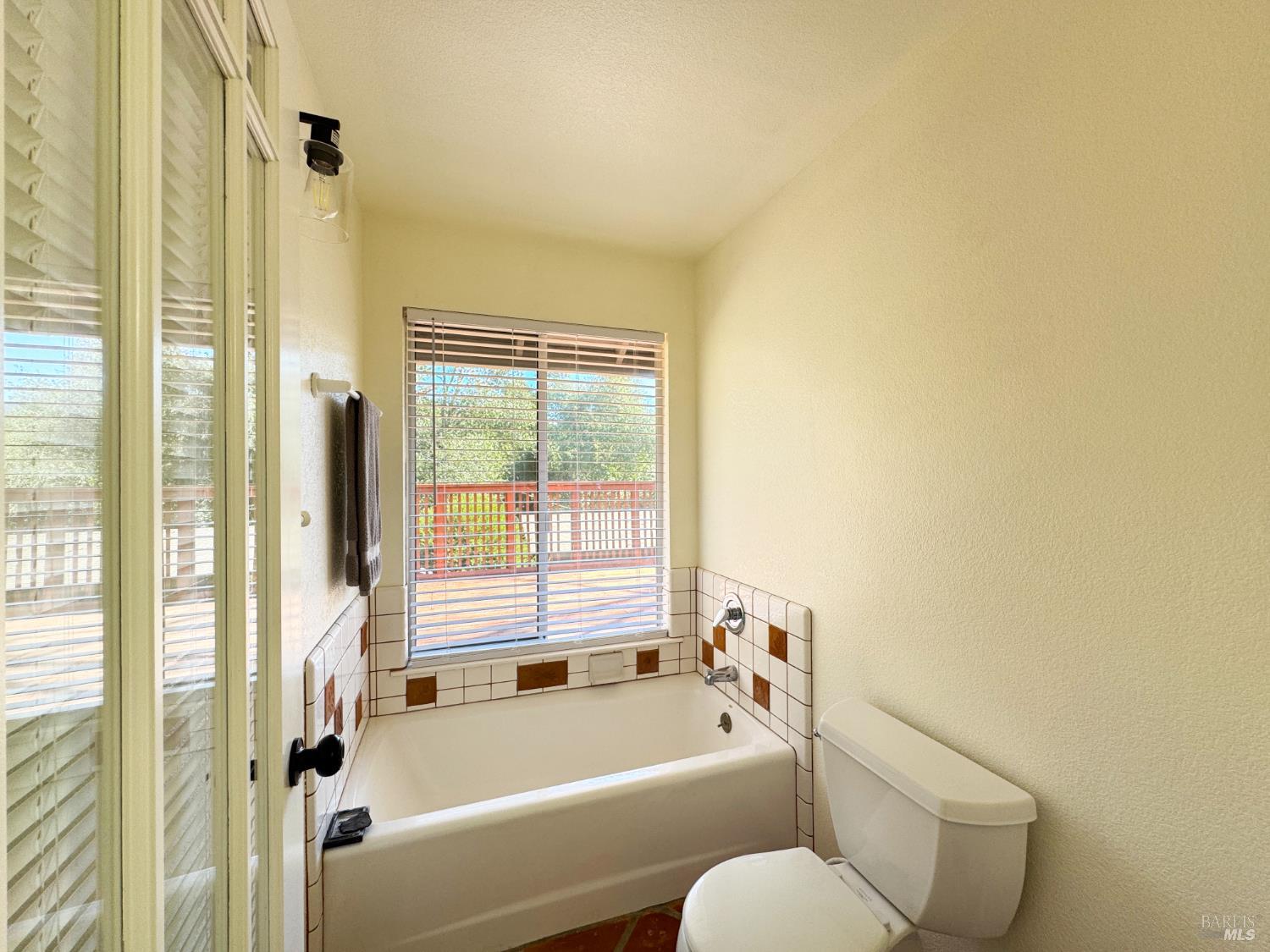 Detail Gallery Image 18 of 70 For 14605 Tomki Rd, Redwood Valley,  CA 95470 - 3 Beds | 2 Baths