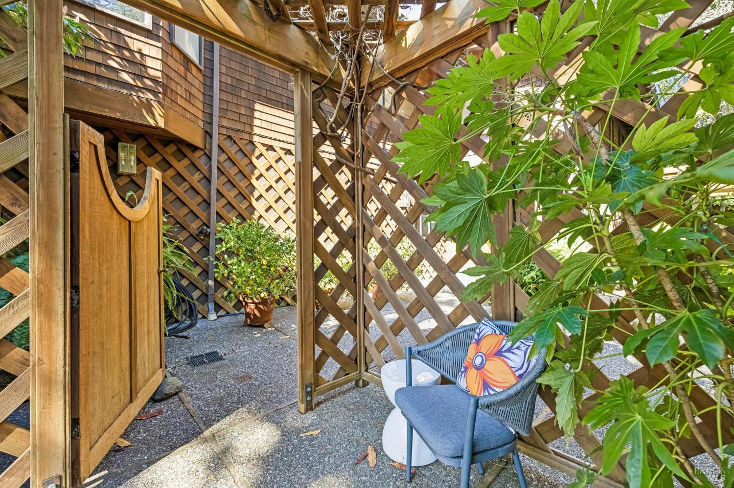 Detail Gallery Image 3 of 61 For 16 Malvino Ct, Tiburon,  CA 94920 - 4 Beds | 2/1 Baths