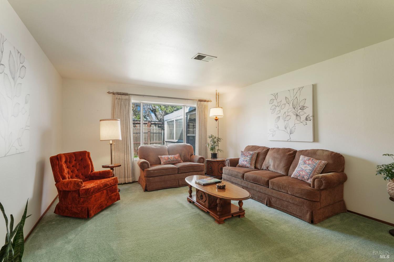 Detail Gallery Image 8 of 47 For 724 E Atlantic Ave, Fairfield,  CA 94533 - 4 Beds | 2 Baths