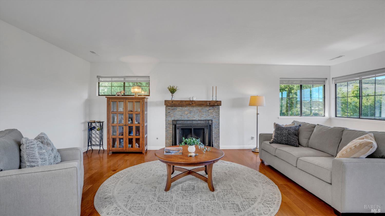 Detail Gallery Image 11 of 57 For 641 Lois Ln, El Sobrante,  CA 94803 - 4 Beds | 2/1 Baths