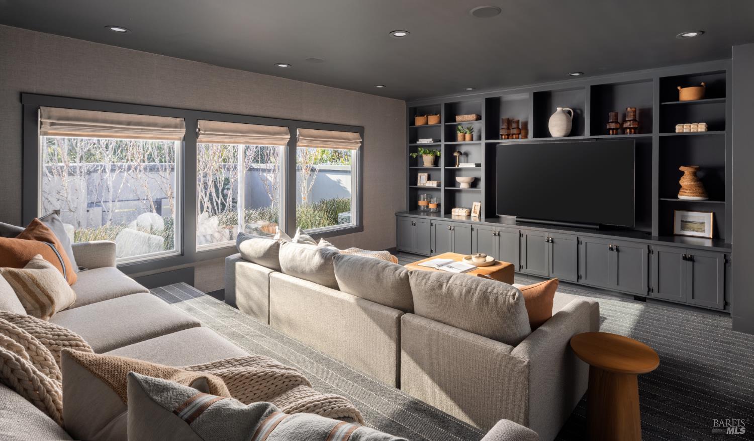 Detail Gallery Image 40 of 53 For 114 Jamaica St, Tiburon,  CA 94920 - 4 Beds | 4/1 Baths