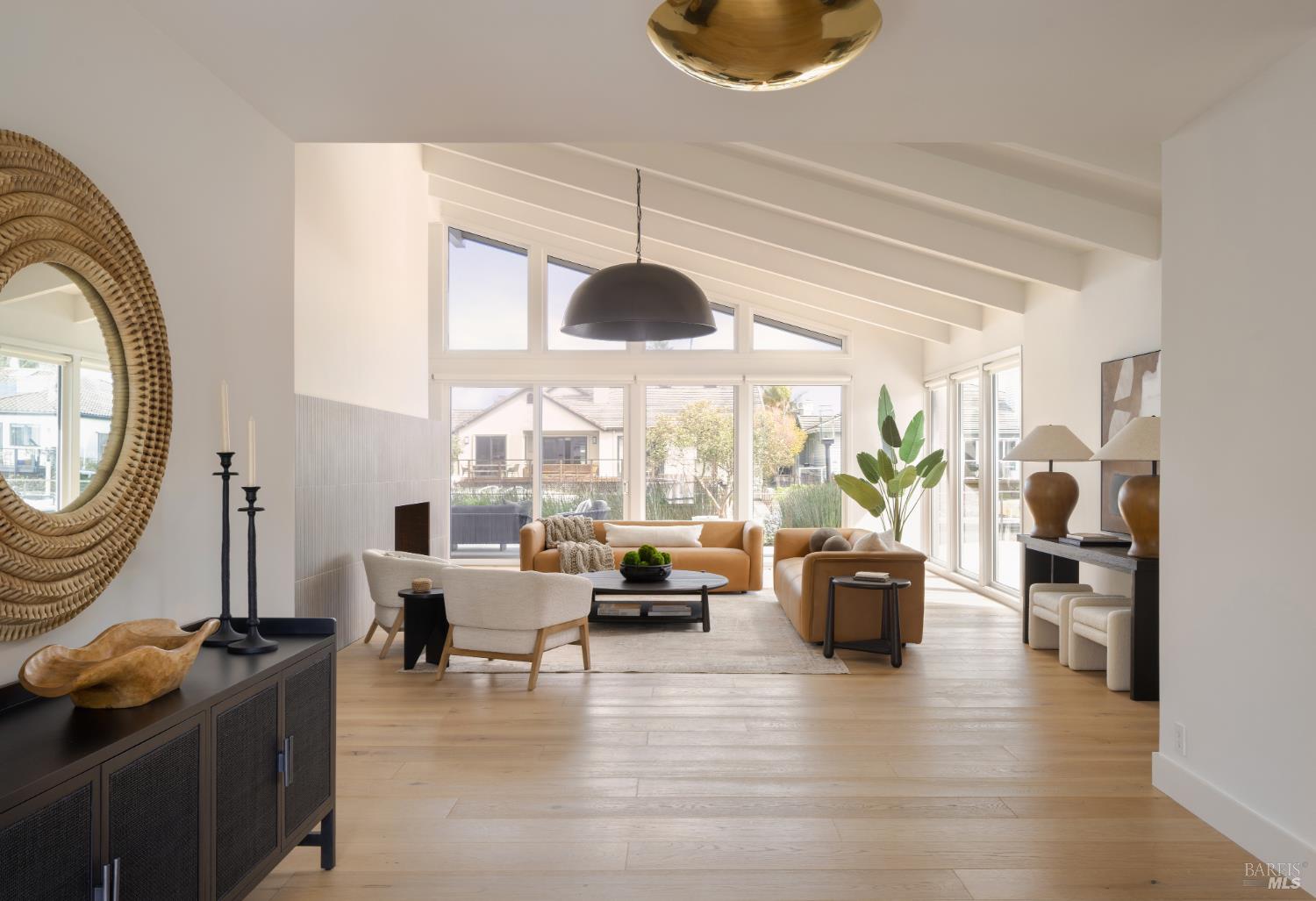 Detail Gallery Image 4 of 53 For 114 Jamaica St, Tiburon,  CA 94920 - 4 Beds | 4/1 Baths