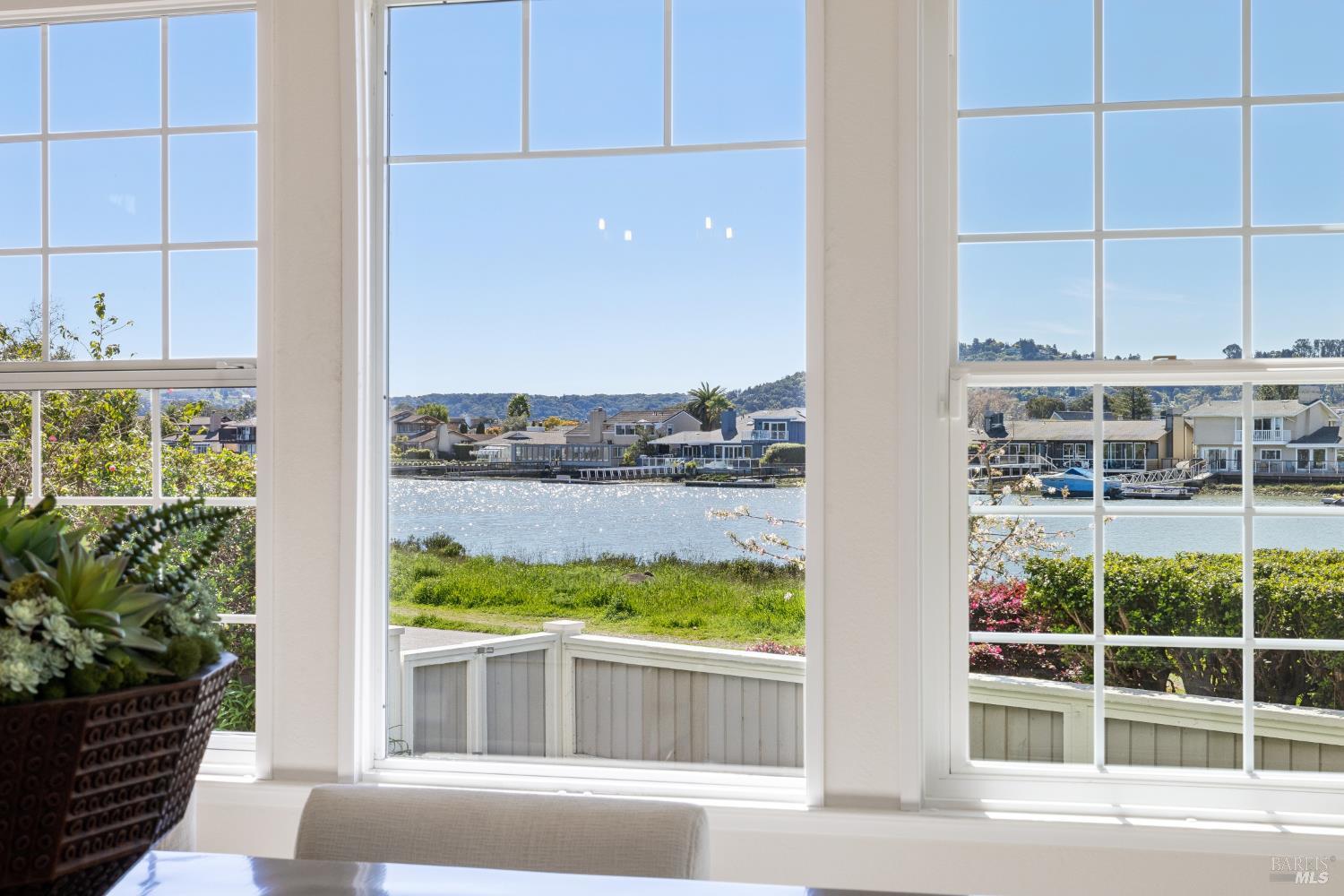 Detail Gallery Image 11 of 47 For 11 Gretchen Pl, Greenbrae,  CA 94904 - 4 Beds | 2/1 Baths